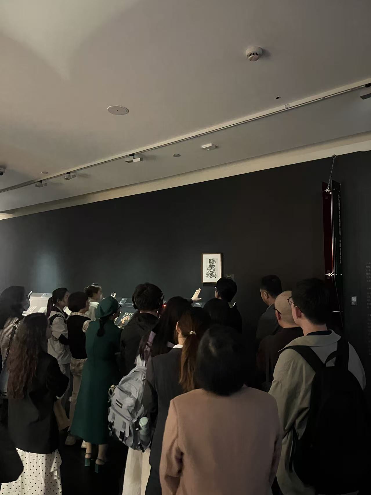 17808978977989661mt0.jpg 展览现场(剪裁一下).jpg